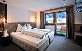 Mountain Apartments - Living By Salner